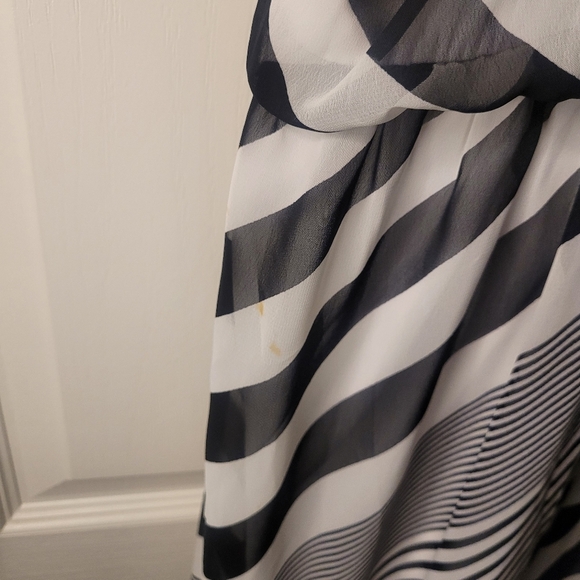 Arden B Black and White Striped Maxi Dress. Sz L (flawed) - Picture 8 of 8